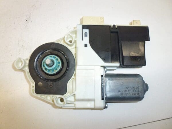 Motor Del Ventanuco Izquierdo Del Peugeot 307 CC 9221CL - Imagen 2