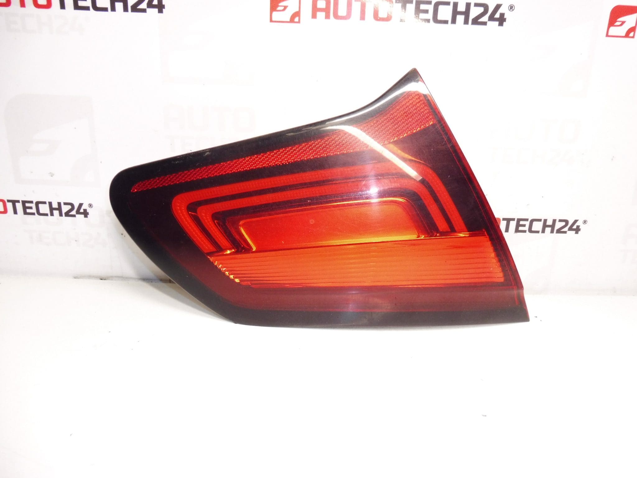Marco decorativo piloto trasero izquierdo Citroën C4 II 9808624880