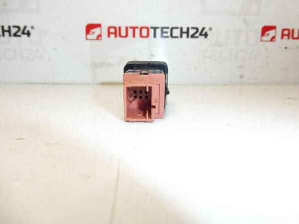 Abriendo el tanque de combustible Citroën DS 9664235DU - Imagen 2
