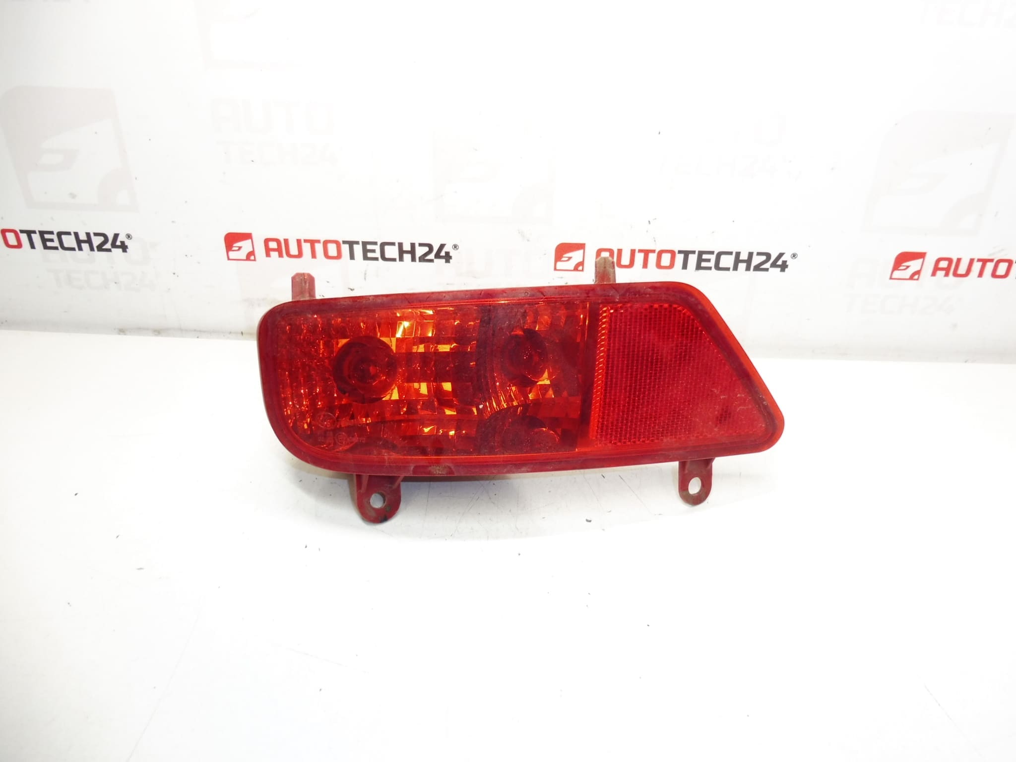 Luz antiniebla trasera izquierda Peugeot 3008 9685463380 6350HG