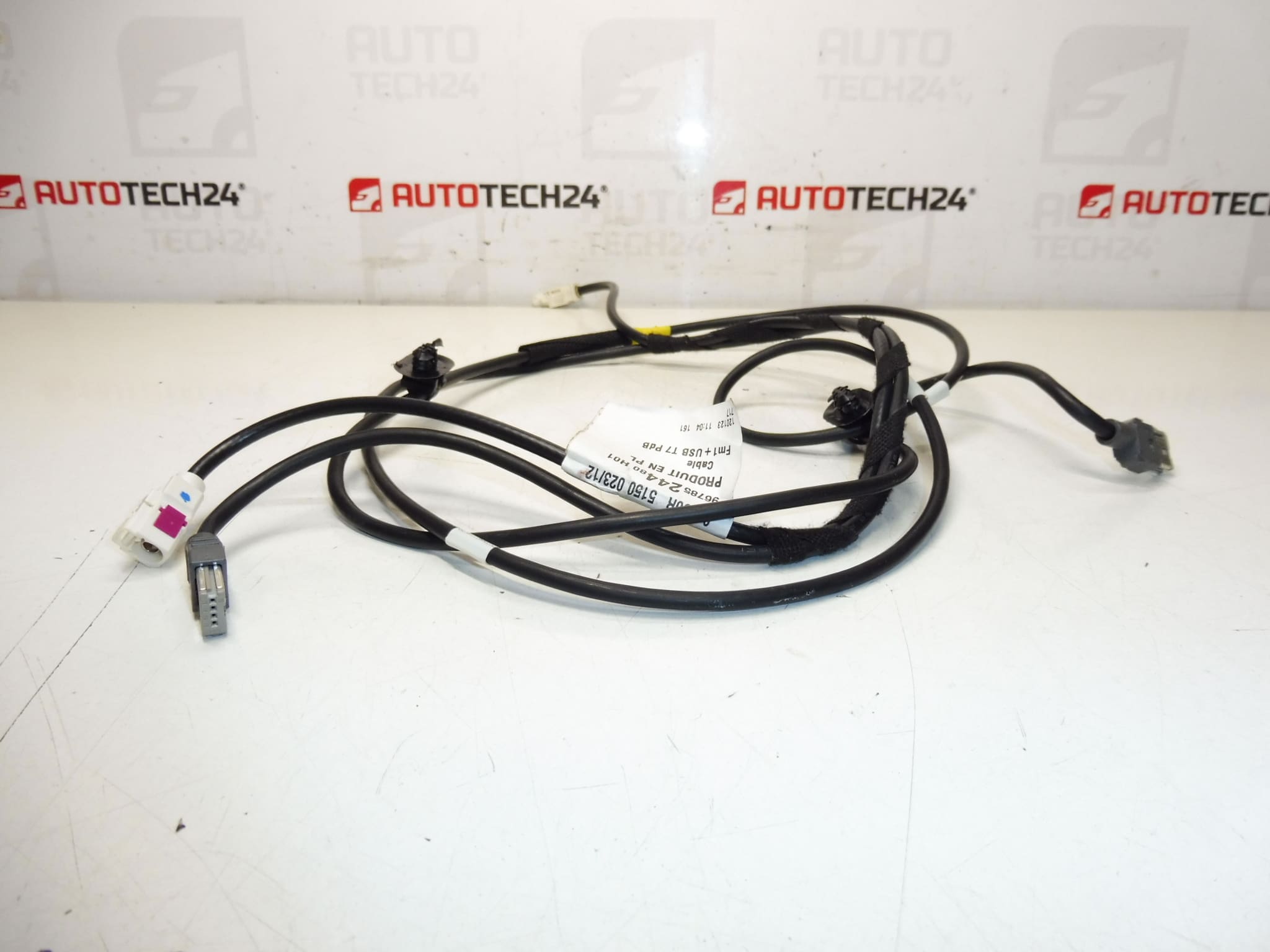 Volumen USB Peugeot 308 T7 9678524480 9664701380 - Imagen 2